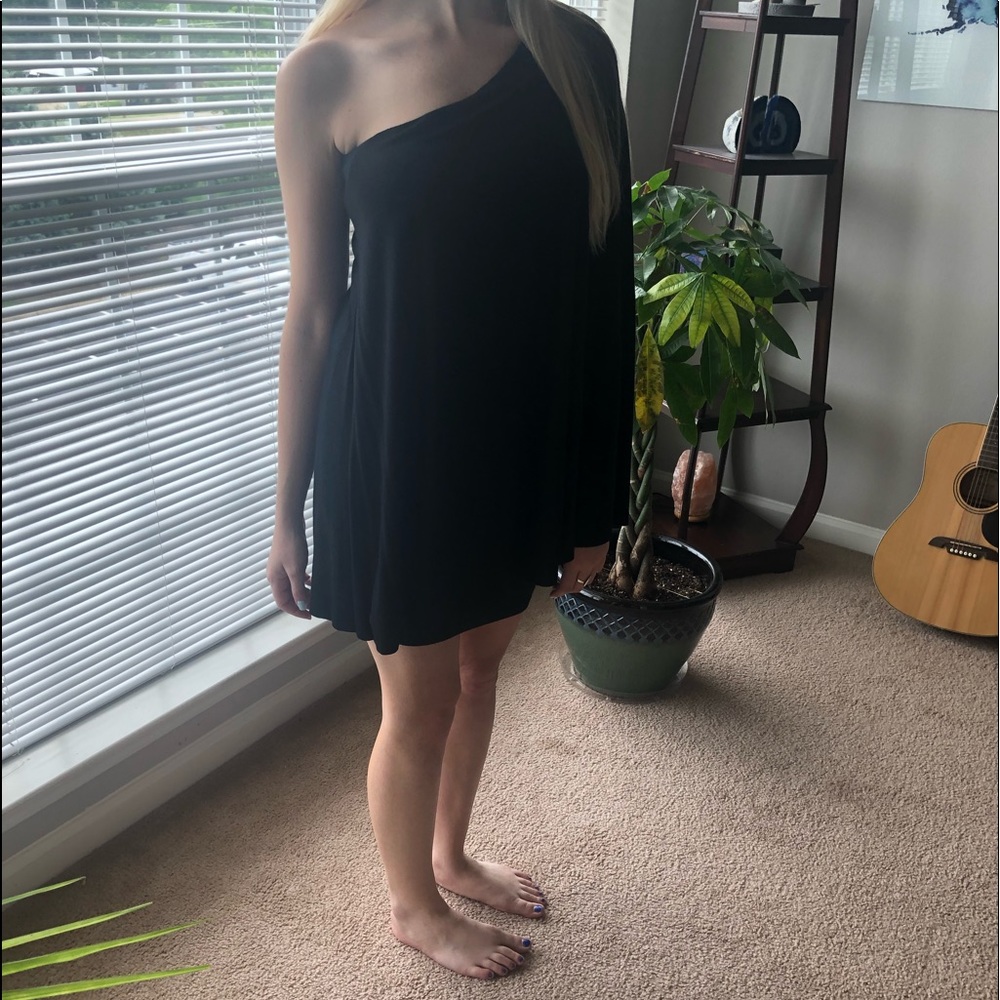 Vestique Dress